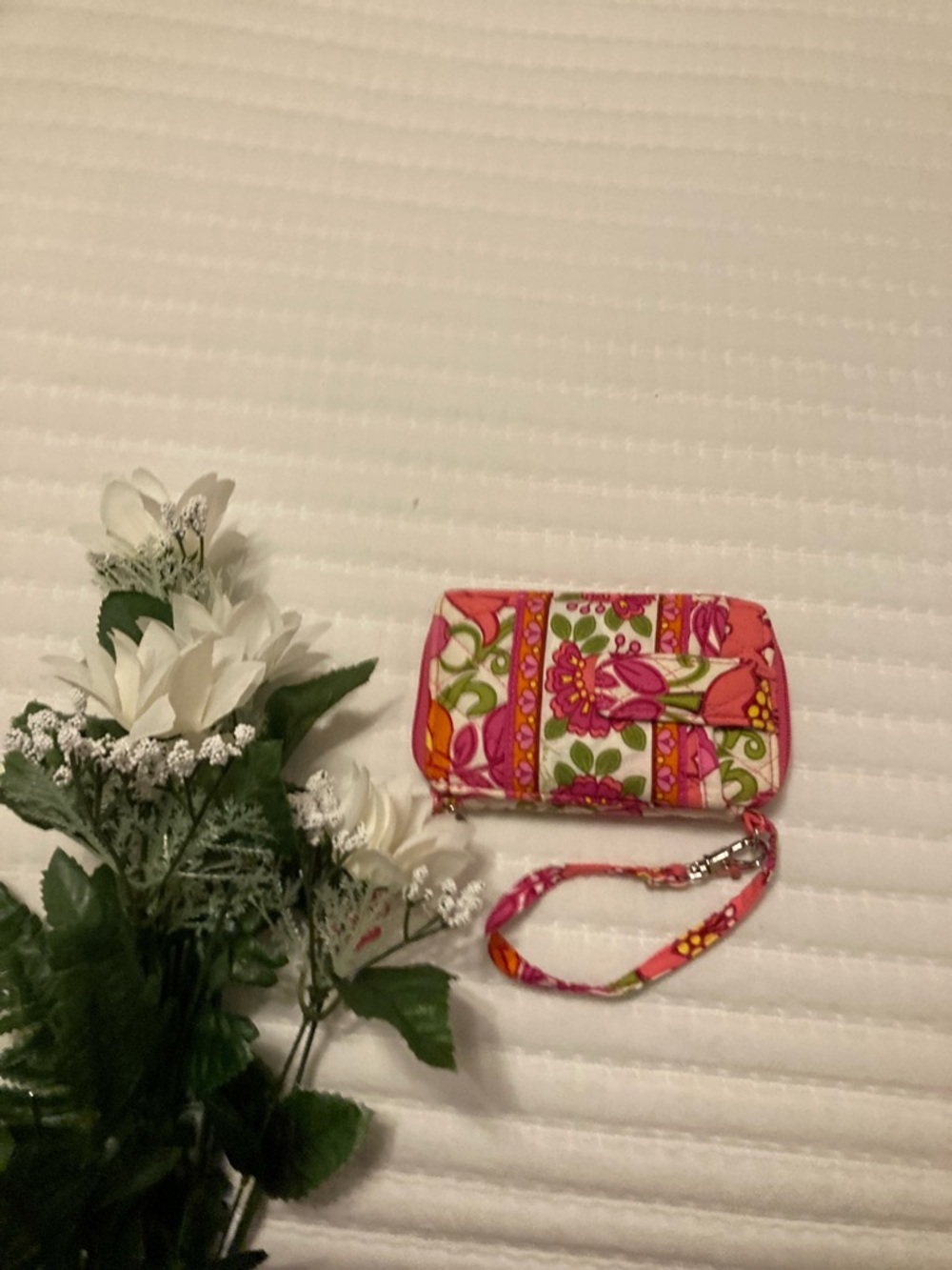Dainty Lilli Bell Vera Bradley Pink Floral Pattern Wristlet Wallet 💐